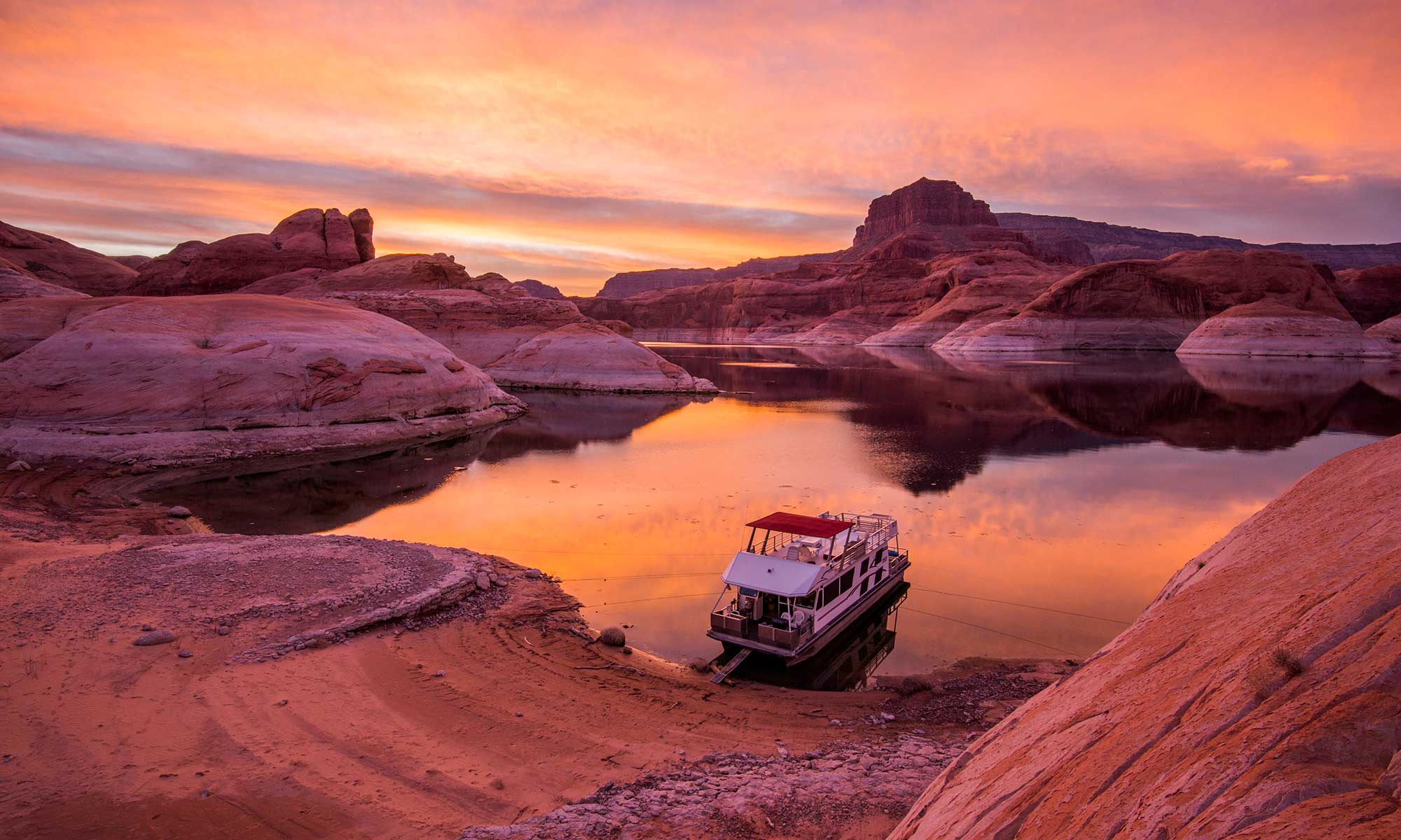 Houseboat on Lake Powell within Glen Canyon National Recreation Area | Photo: Gary Ladd